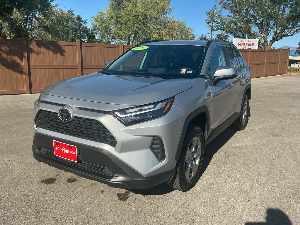 Used 2025 SILVER SKY METALLIC Toyota XLE image 3