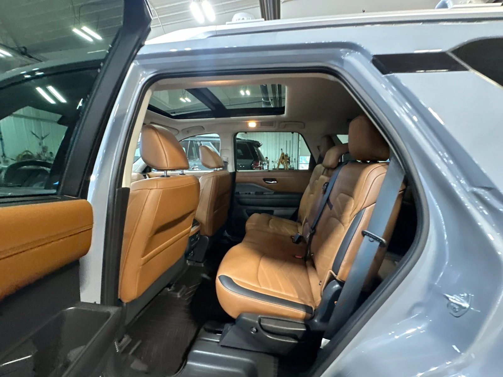 Used 2022 Gray Nissan Platinum image 21