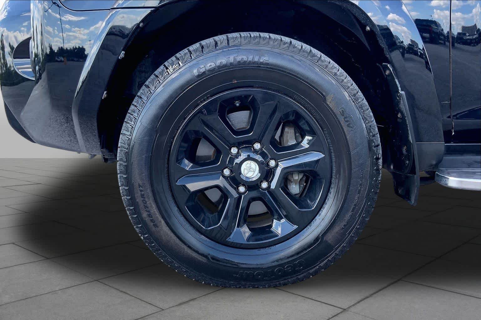 Used 2018 Midnight Black Metallic Toyota SR5 Premium image 11