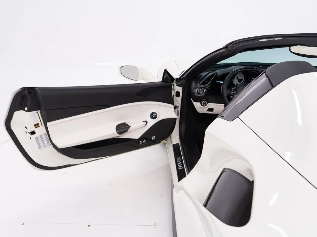 Used 2018 Bianco Avus Ferrari  image 18
