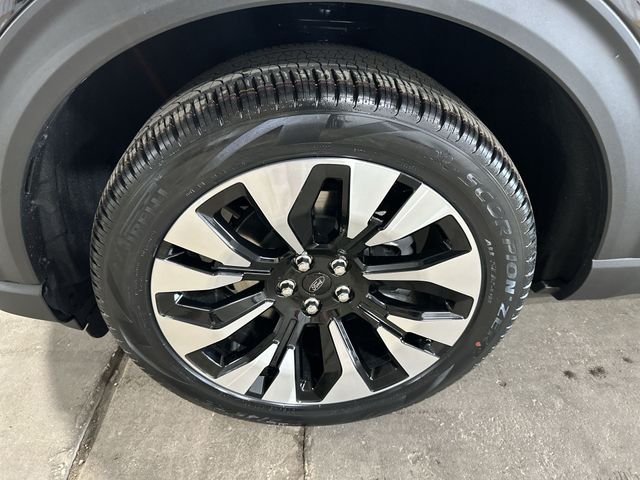 New 2026 Agate Black Metallic Ford Platinum™ image 23