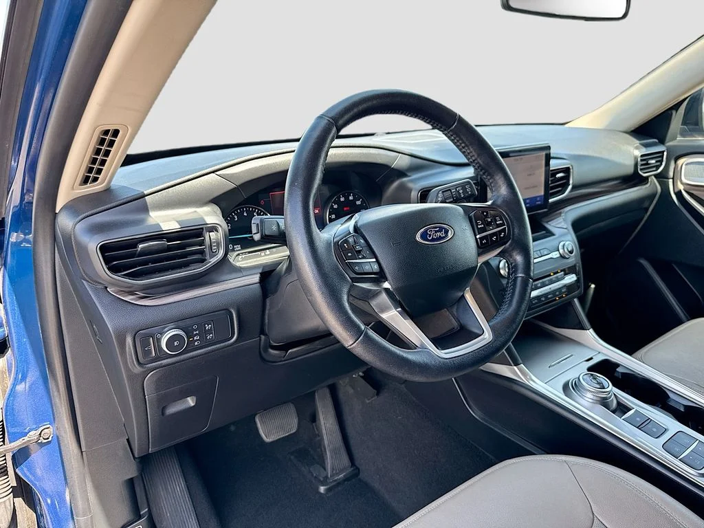 Used 2020 Blue Ford Limited image 9