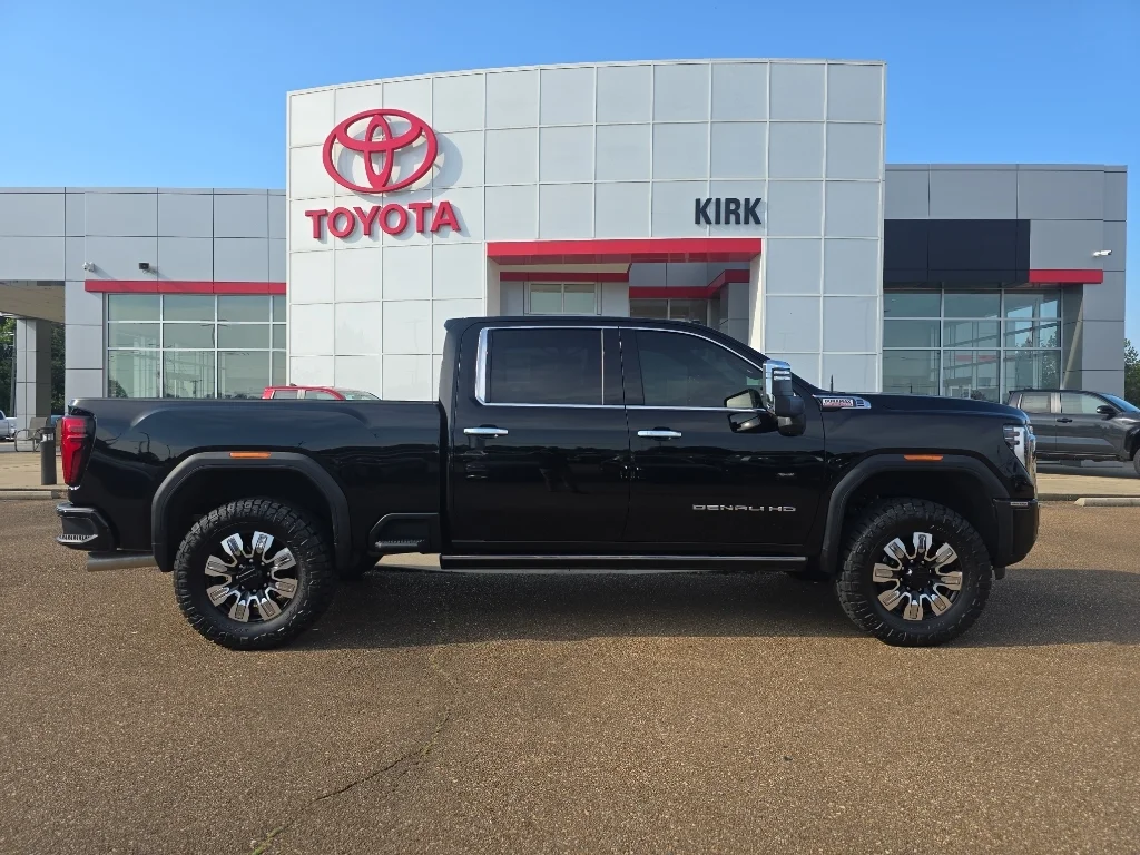 2025 GMC Sierra 4WD Crew Cab Standard Box Denali's photo