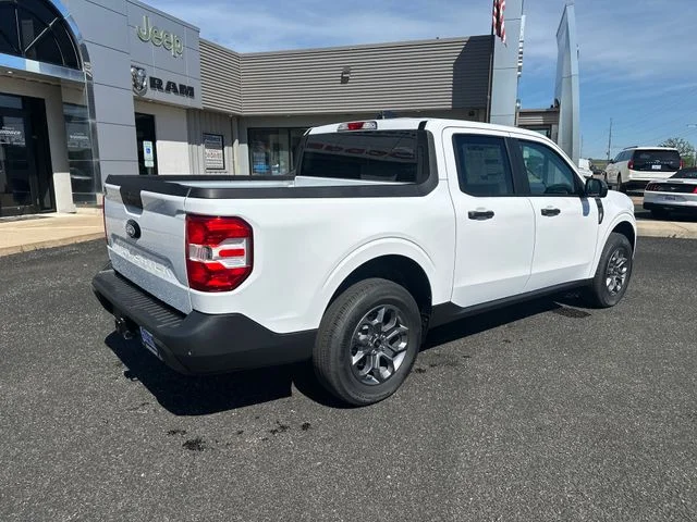 New 2025 Oxford White Ford XLT image 8
