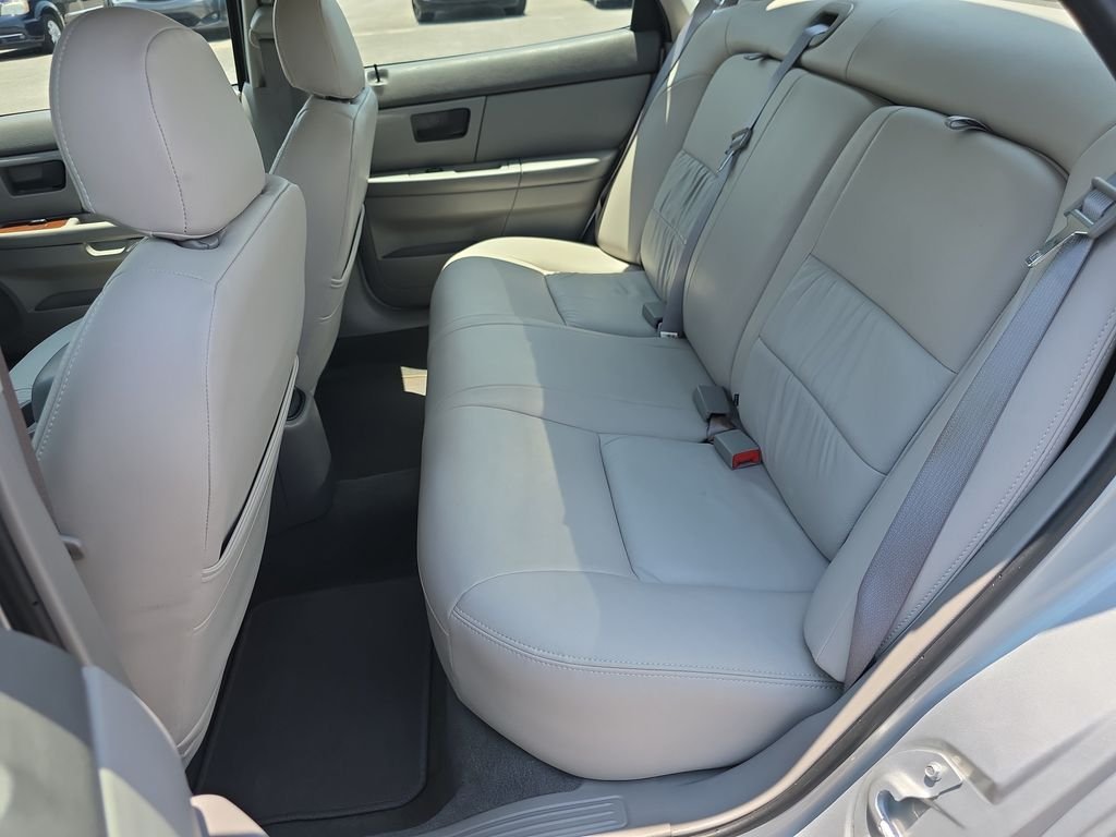 Used 2007 Silver Frost Clearcoat Metallic Ford SEL image 26