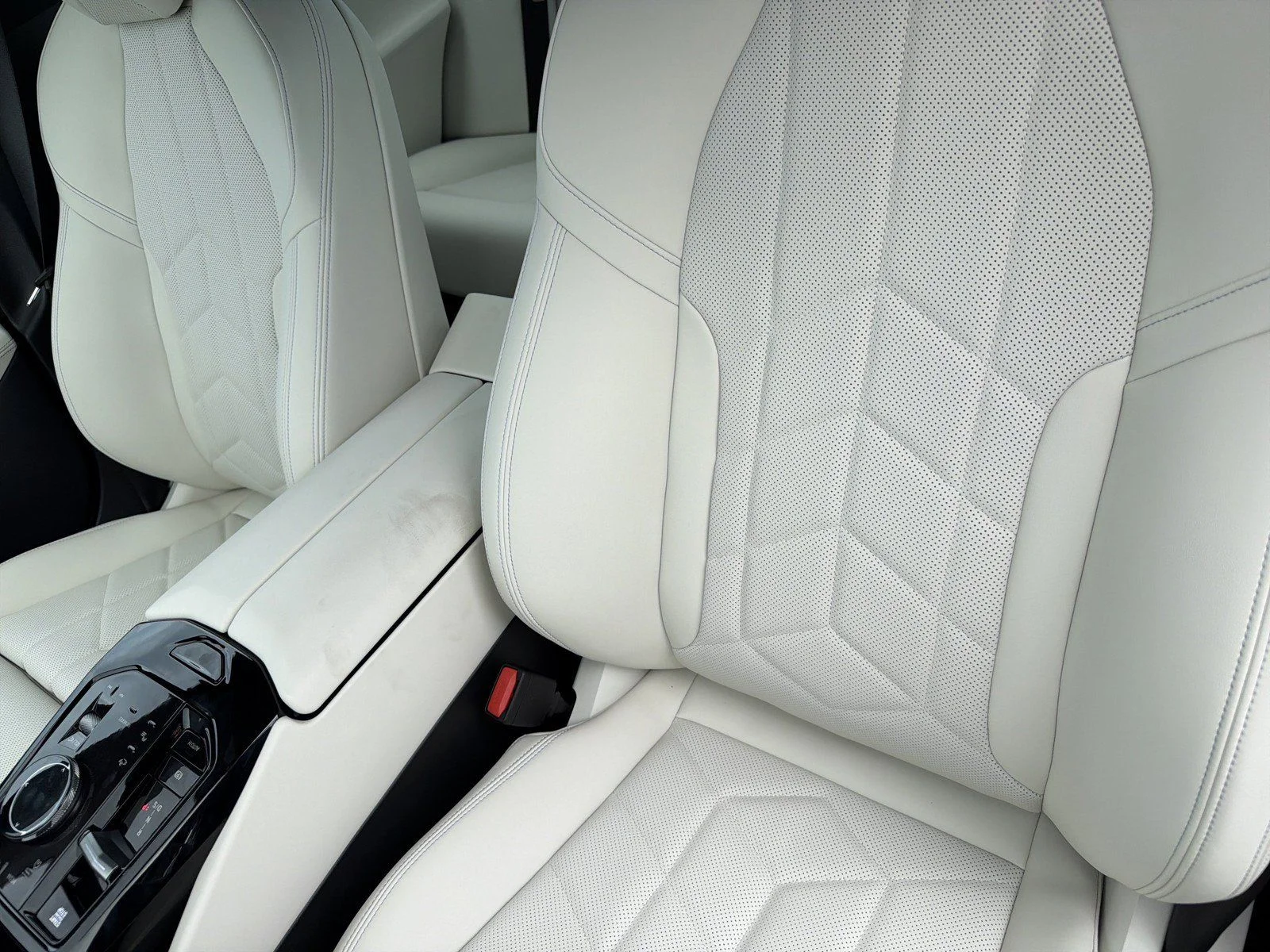New 2027 Black Sapphire Metallic BMW 530i xDrive image 18
