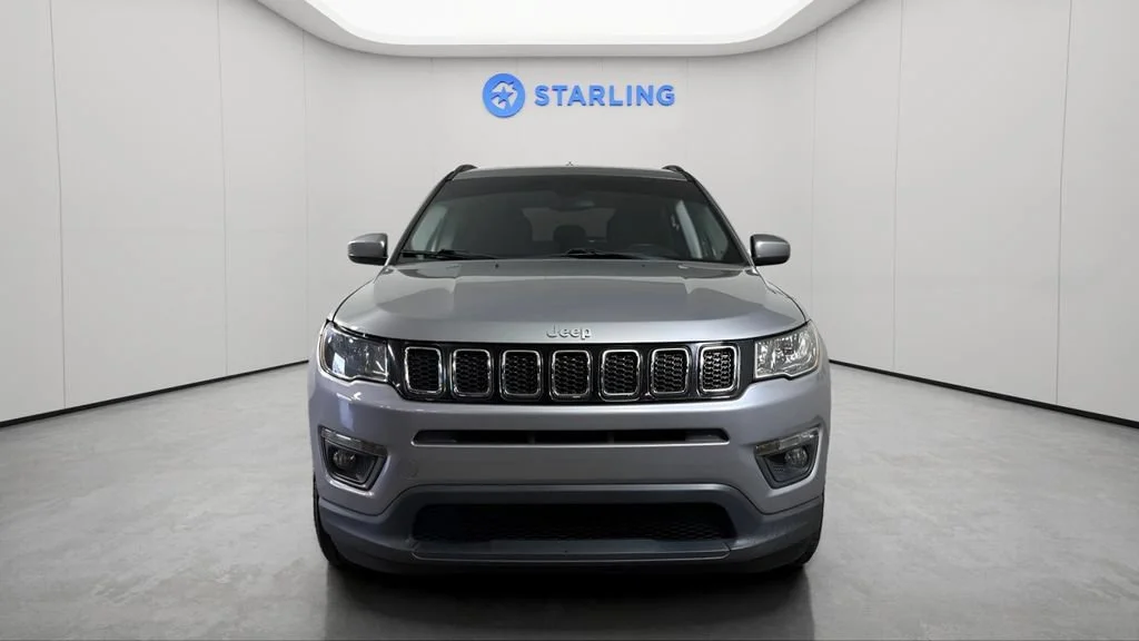 Used 2020 Silver Jeep Latitude FWD image 15