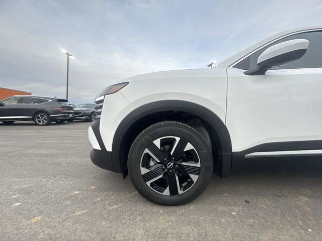 Used 2025 White Nissan SV image 10