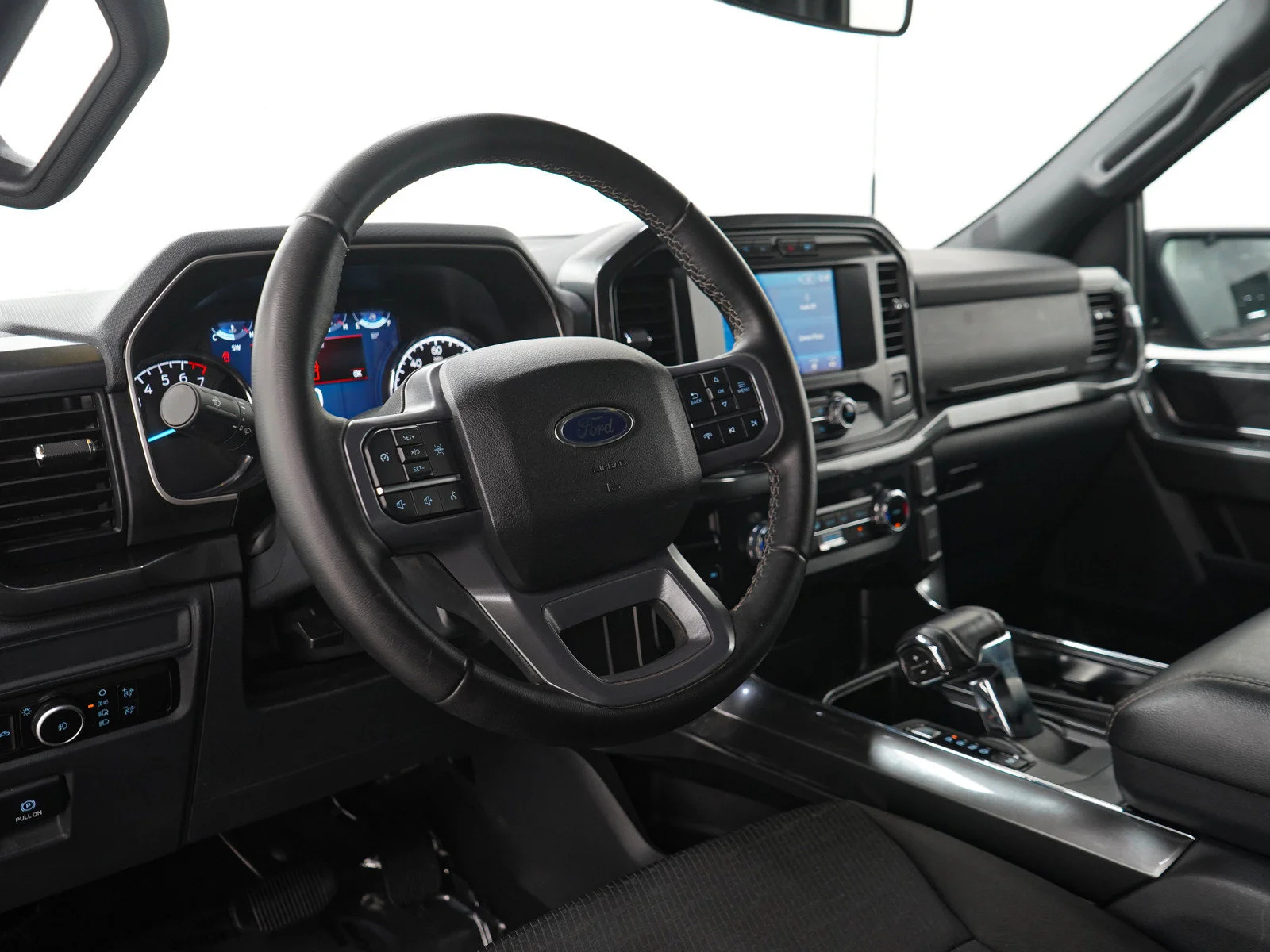 Used 2023 Agate Black Metallic Ford XLT image 25