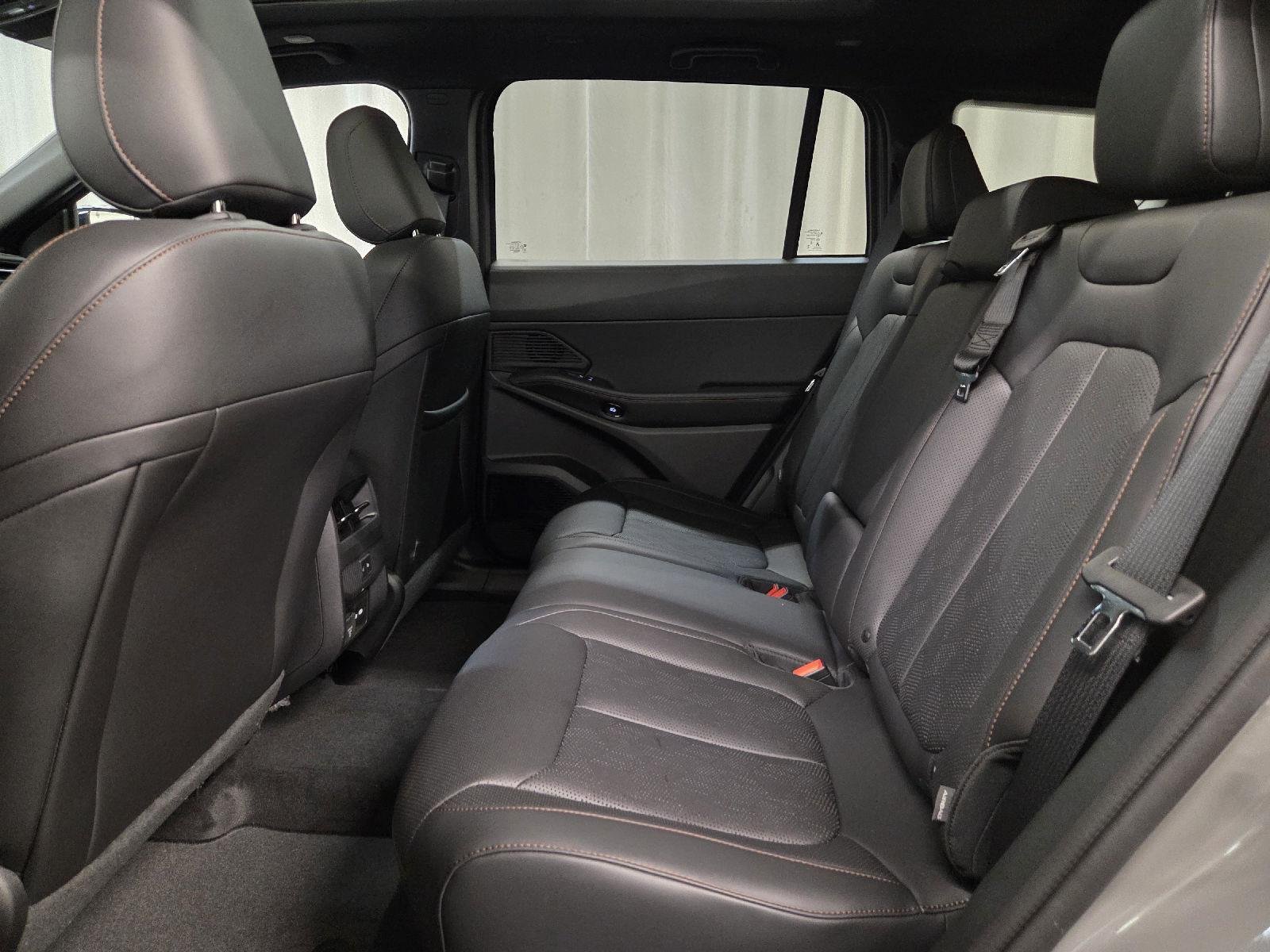 New 2026 Sting-Gray Clear-Coat Exterior Paint Jeep Overland image 19