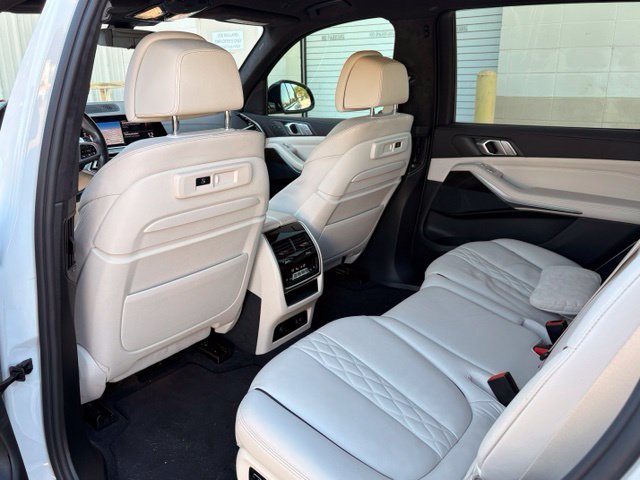 Used 2021 Mineral White Metallic BMW xDrive40i image 13