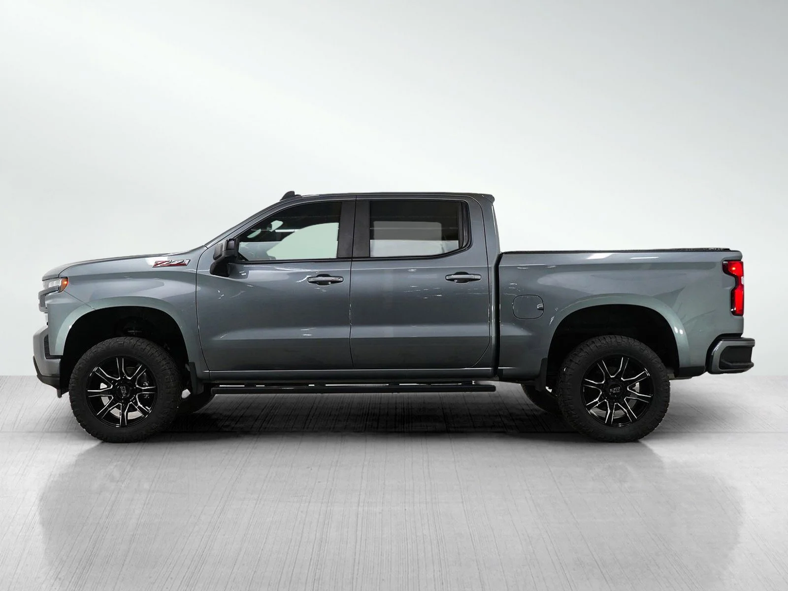 Used 2021 Chevrolet Silverado 1500 RST with VIN 1GCUYEEL0MZ170872 for sale in White Bear Lake, Minnesota