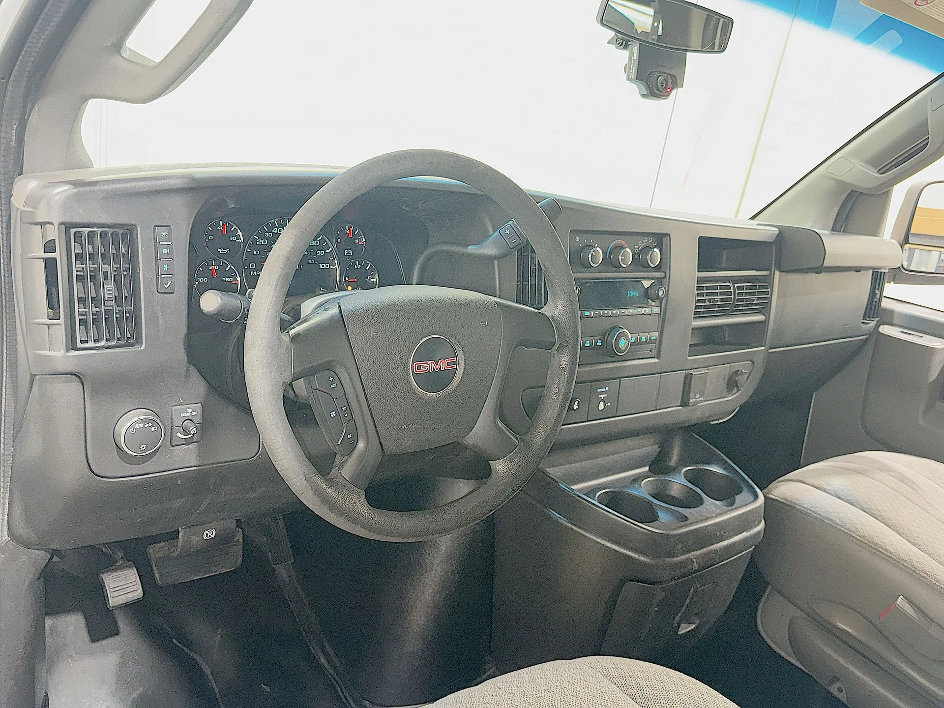 Used 2016 SUMMIT WHITE GMC Work Van image 10