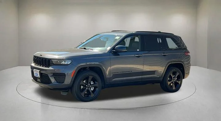 Used 2023 Gray Jeep Altitude X image 2