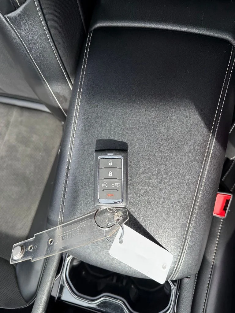 Used 2023 Silver Jeep Altitude image 33