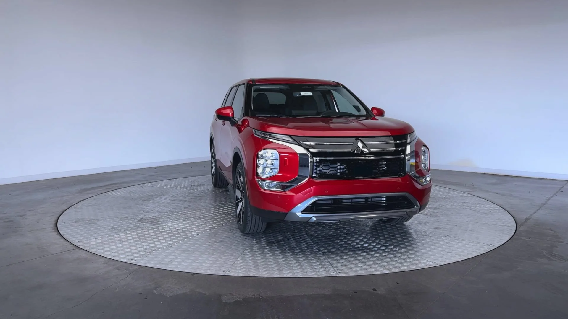 New 2026 Red Diamond Mitsubishi SE image 3