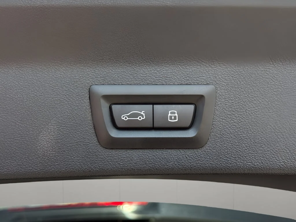 Used 2024 Gray BMW sDrive30i image 13