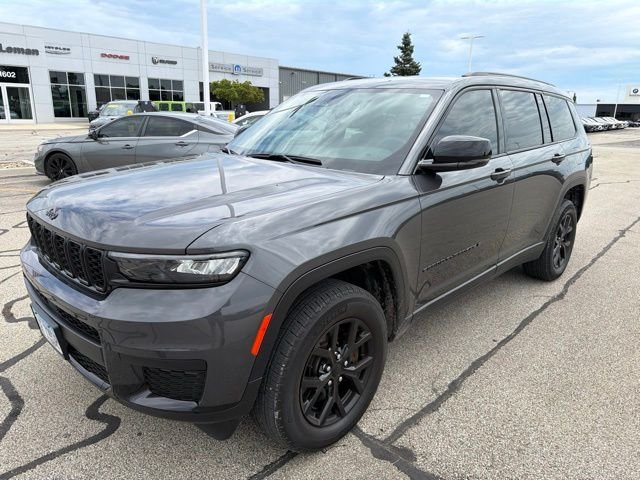 Used 2024 Gray Jeep Altitude X image 2
