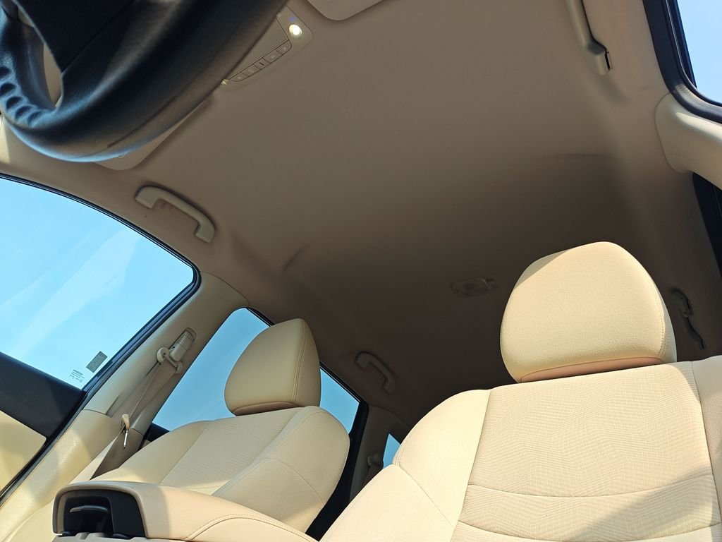 Used 2016 Blue Nissan SV image 23