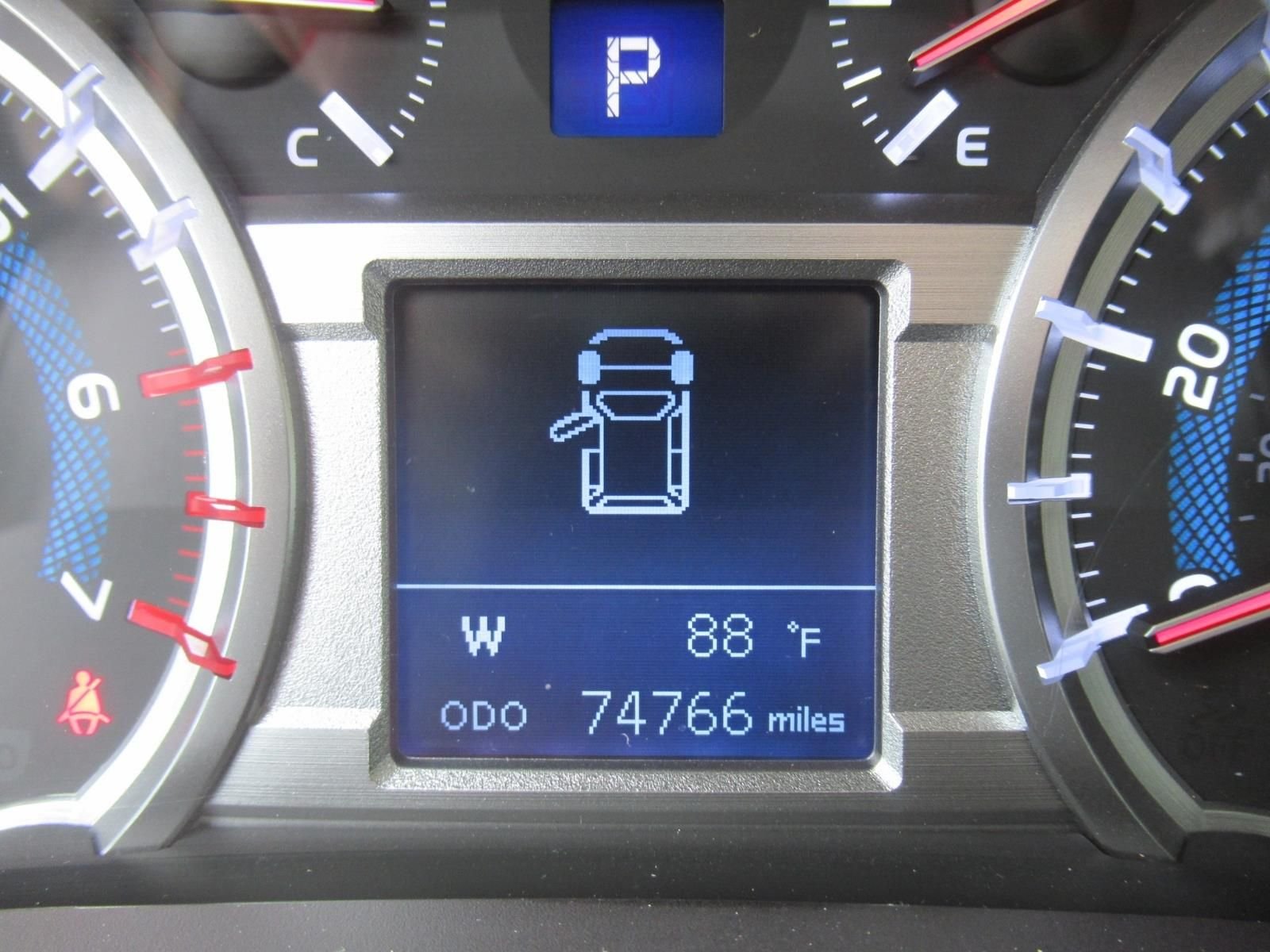 Used 2018 Silver Toyota SR5 image 25