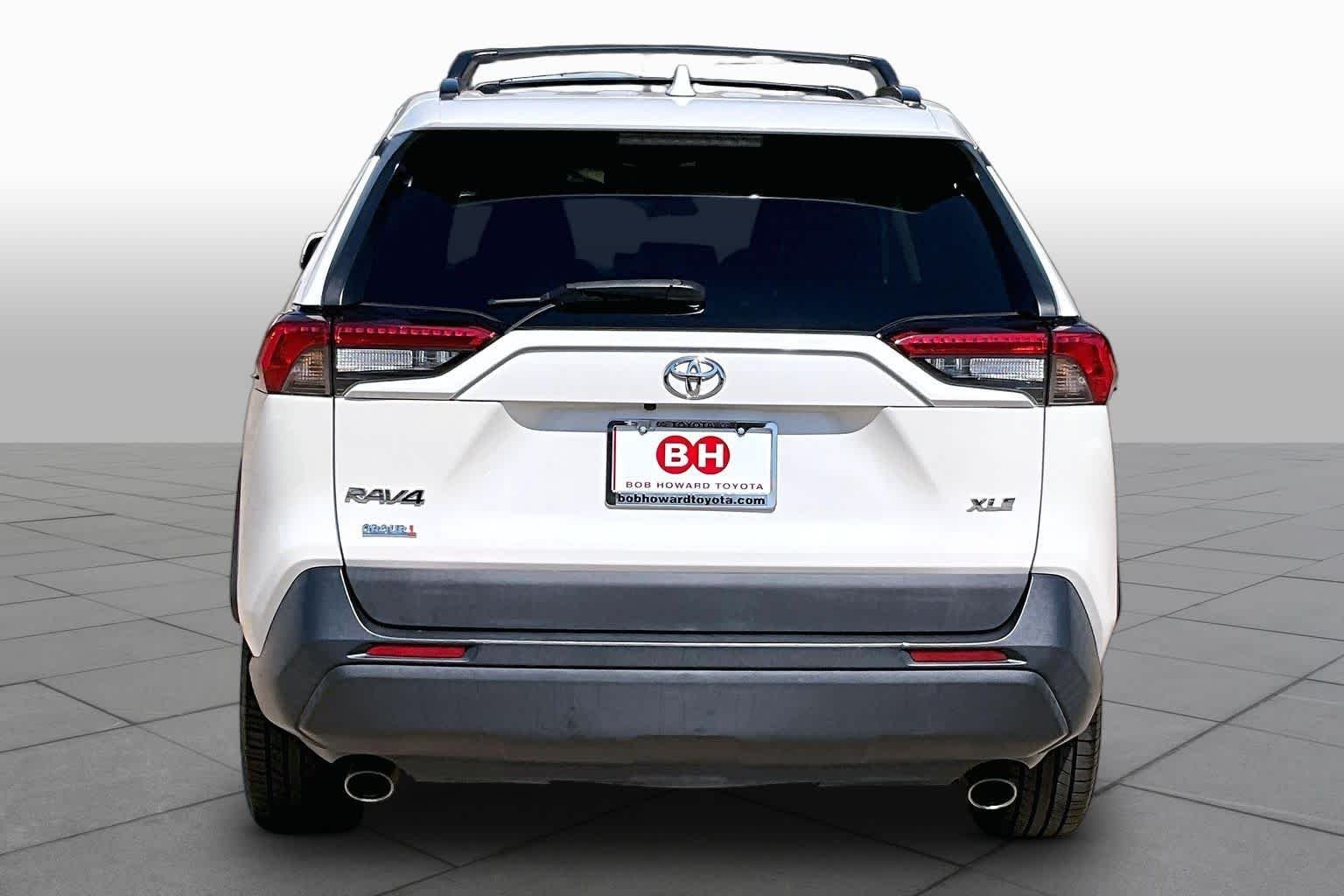 Used 2021 Blizzard Pearl Toyota XLE Premium image 5