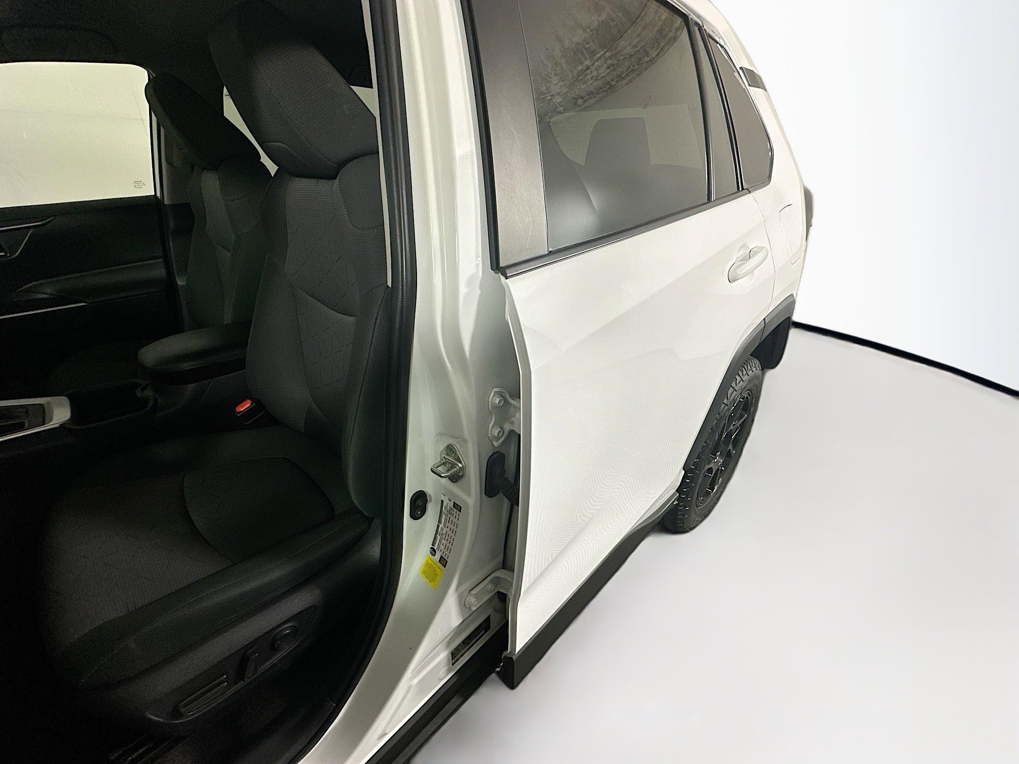 Used 2023 Ice Toyota XLE image 12