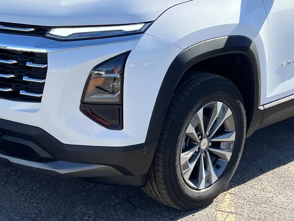2027 Chevrolet Equinox LT - Photo 7