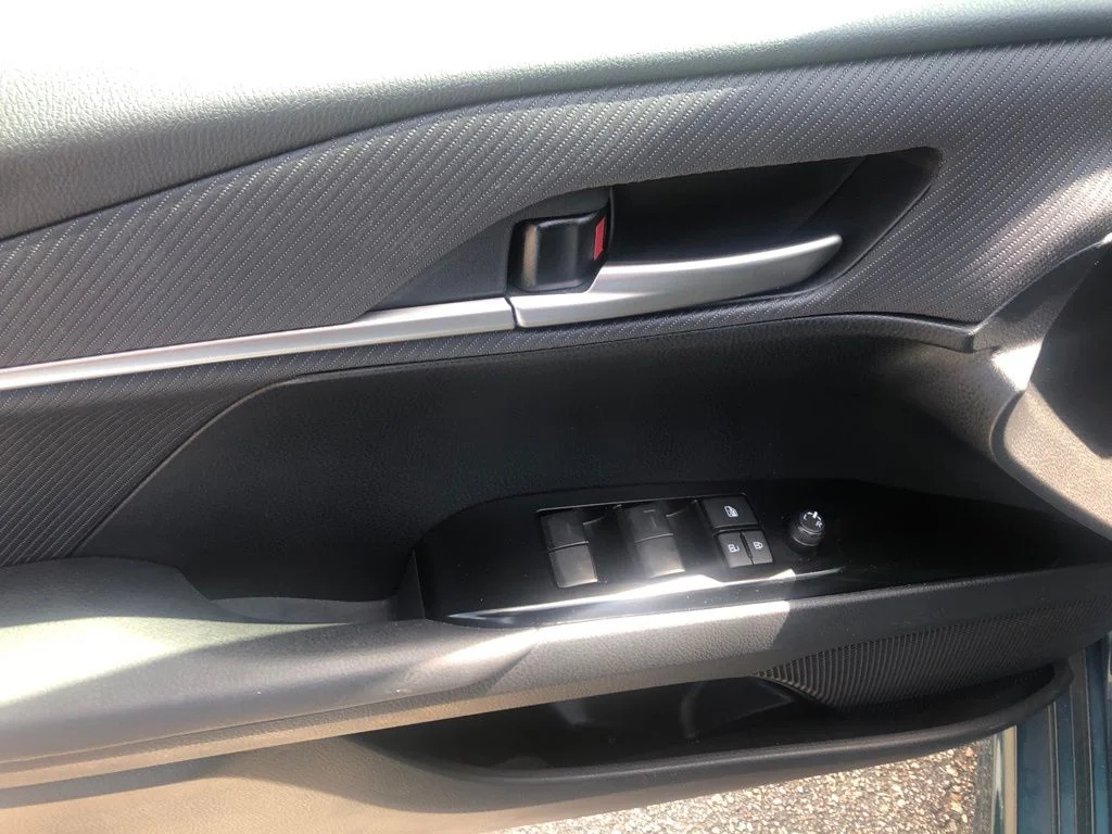 Used 2025  Toyota SE image 23