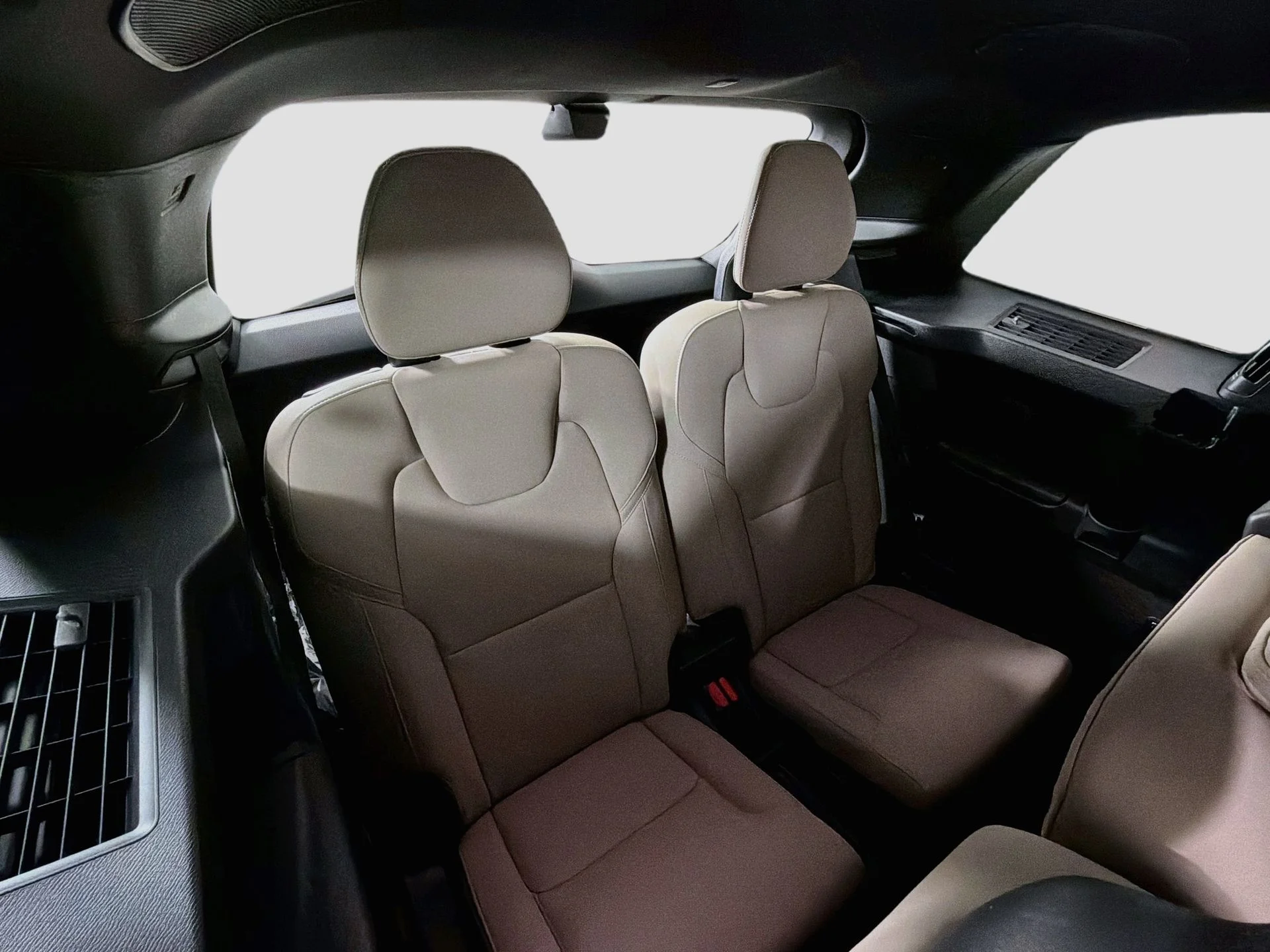New 2026 Bright Dusk Volvo Plus image 27
