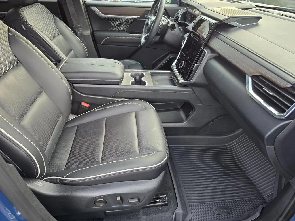 Used 2024 Downpour Metallic GMC FWD Denali image 21