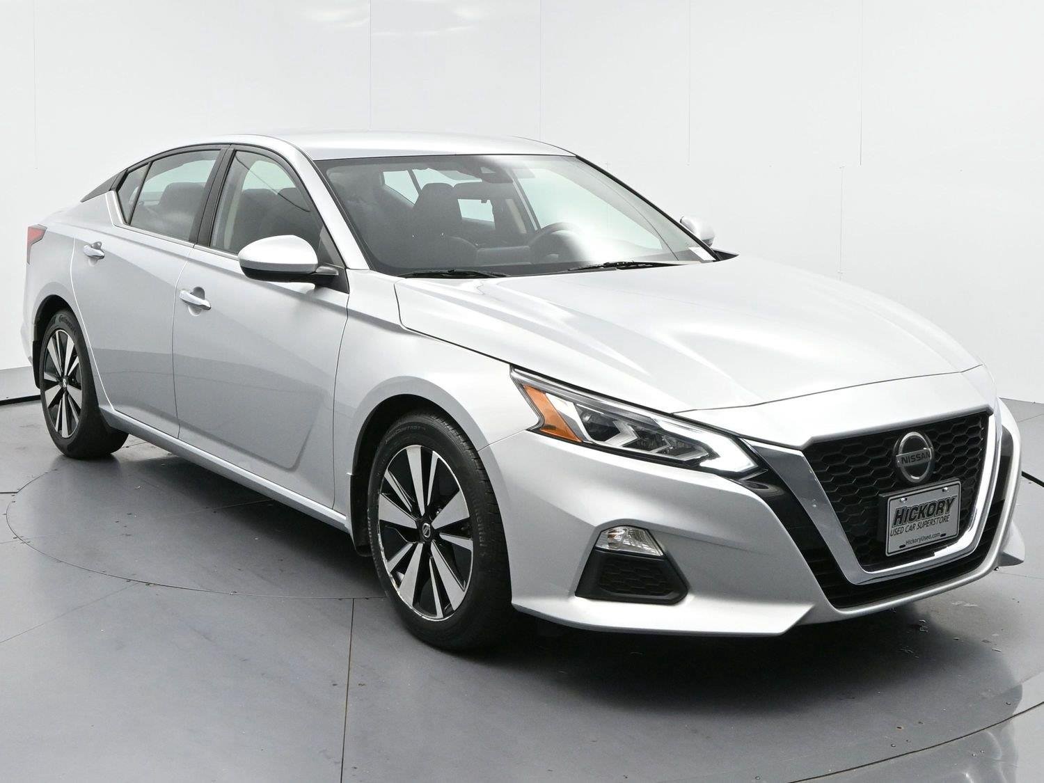 Used 2022 Brilliant Silver Metallic Nissan 2.5 SV image 2