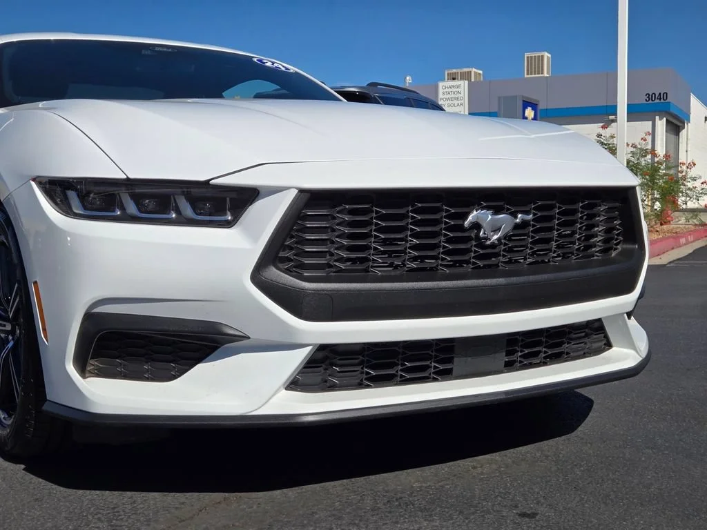 Used 2024 Oxford White Ford EcoBoost image 8