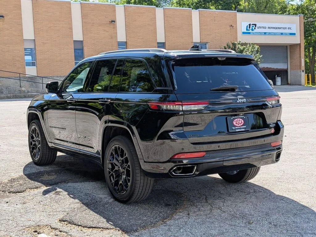 Used 2023 Black Jeep Summit Reserve image 8
