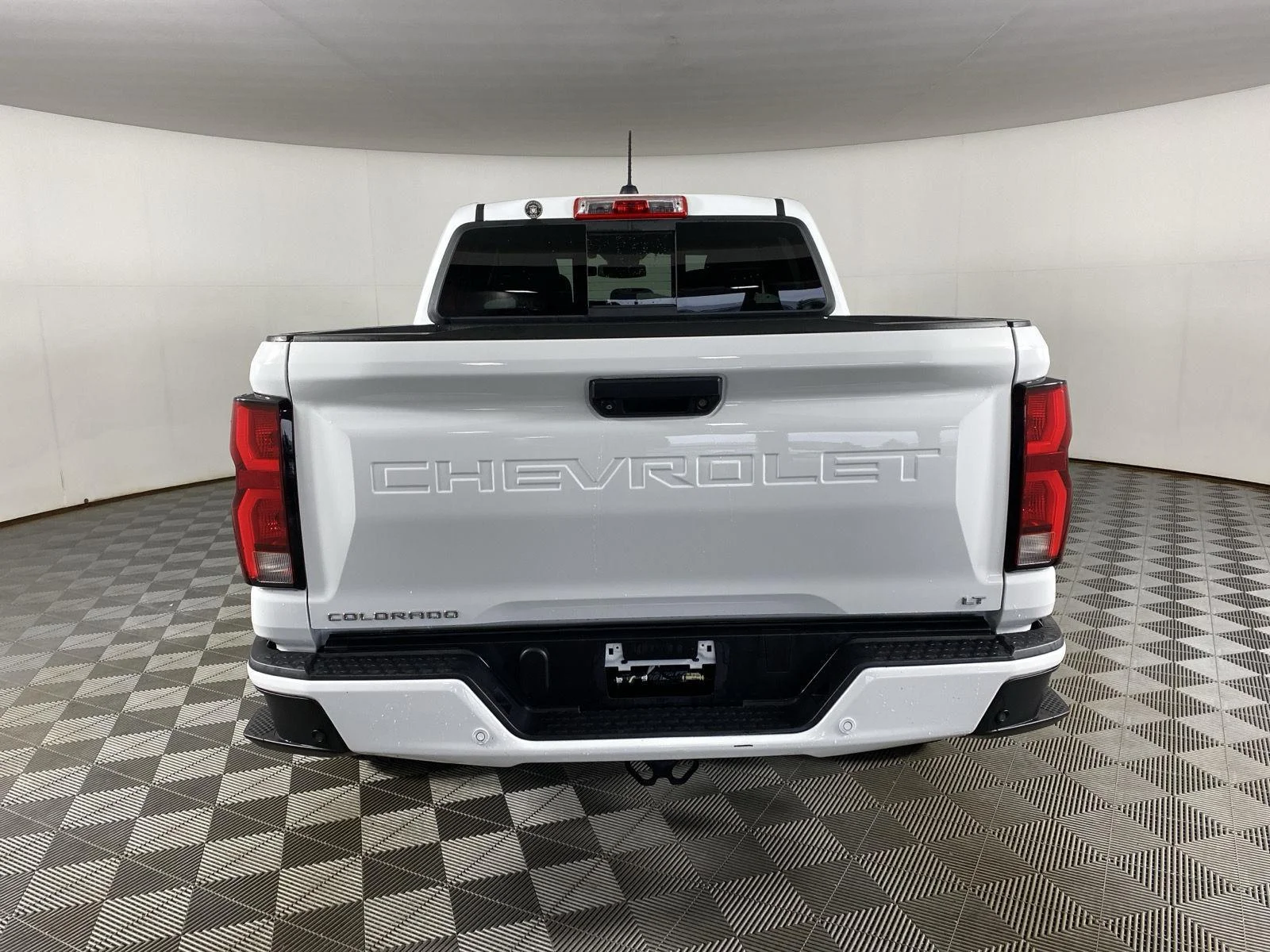 Used 2023 SUMMIT WHITE Chevrolet 4WD LT image 6
