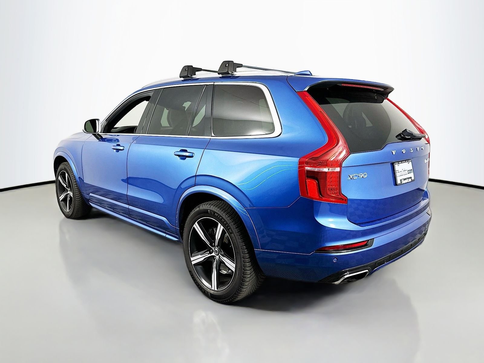 Used 2019 Blue Metallic Volvo T6 R-Design image 5