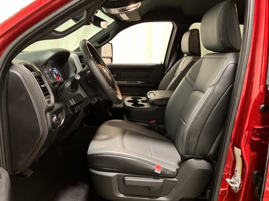 New 2026 Molten Red Pearl-Coat Exterior Paint RAM Tradesman image 12