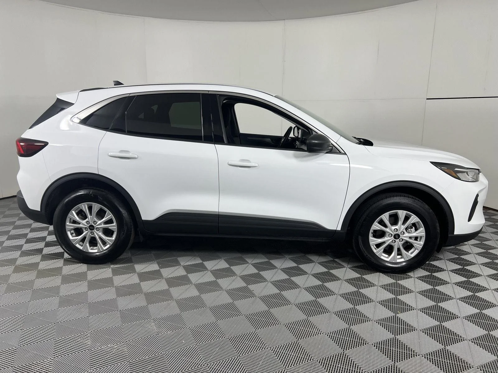 Certified Used 2024 Oxford White Ford Active image 11