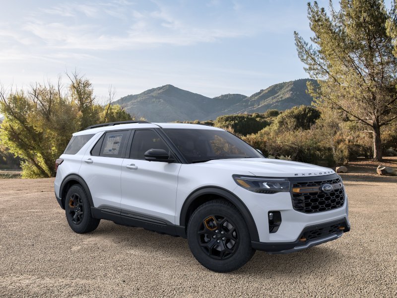New 2026 Space White Metallic Ford Tremor® image 7