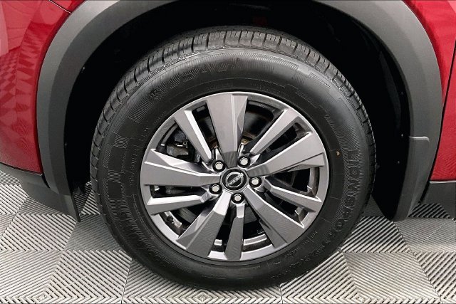 Used 2023 Scarlet Ember Tintcoat Nissan SV image 10