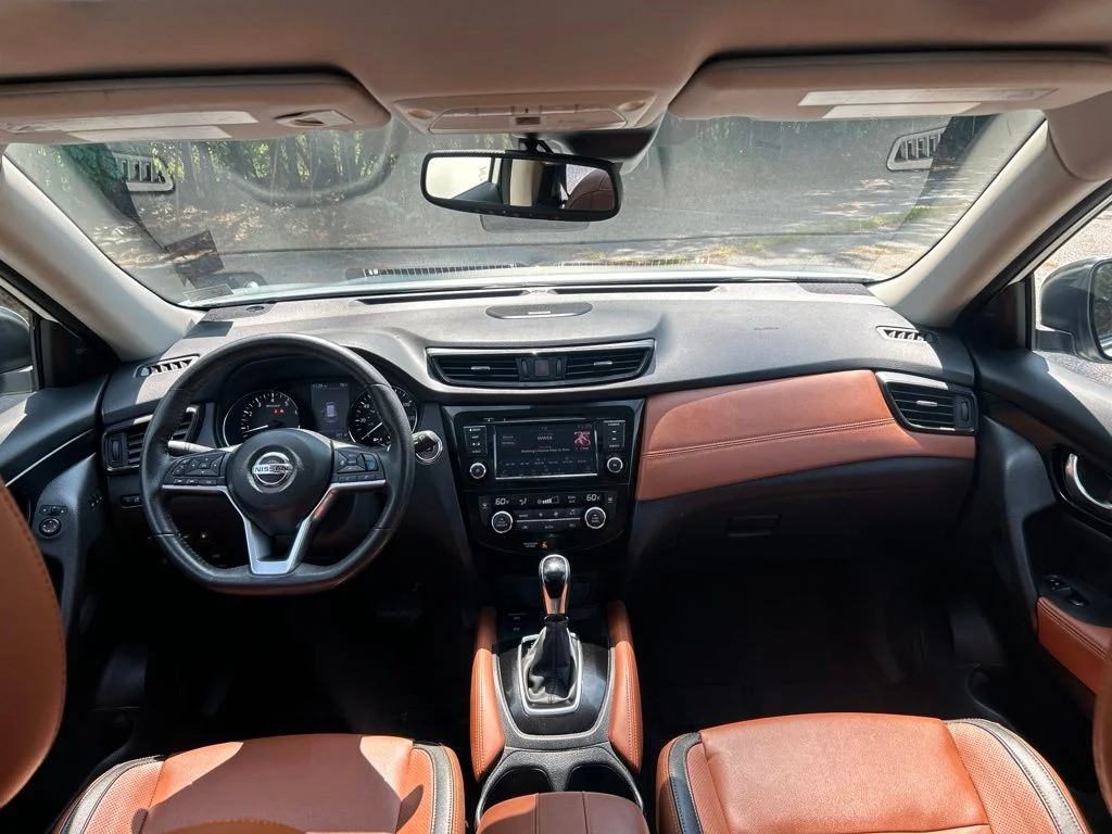 Used 2019 White Nissan SL image 29