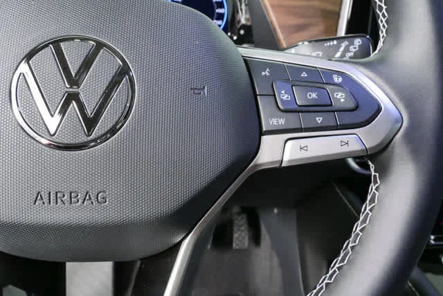 New 2026 Opal White Pearl Volkswagen 2.0T SE w/Technology image 10