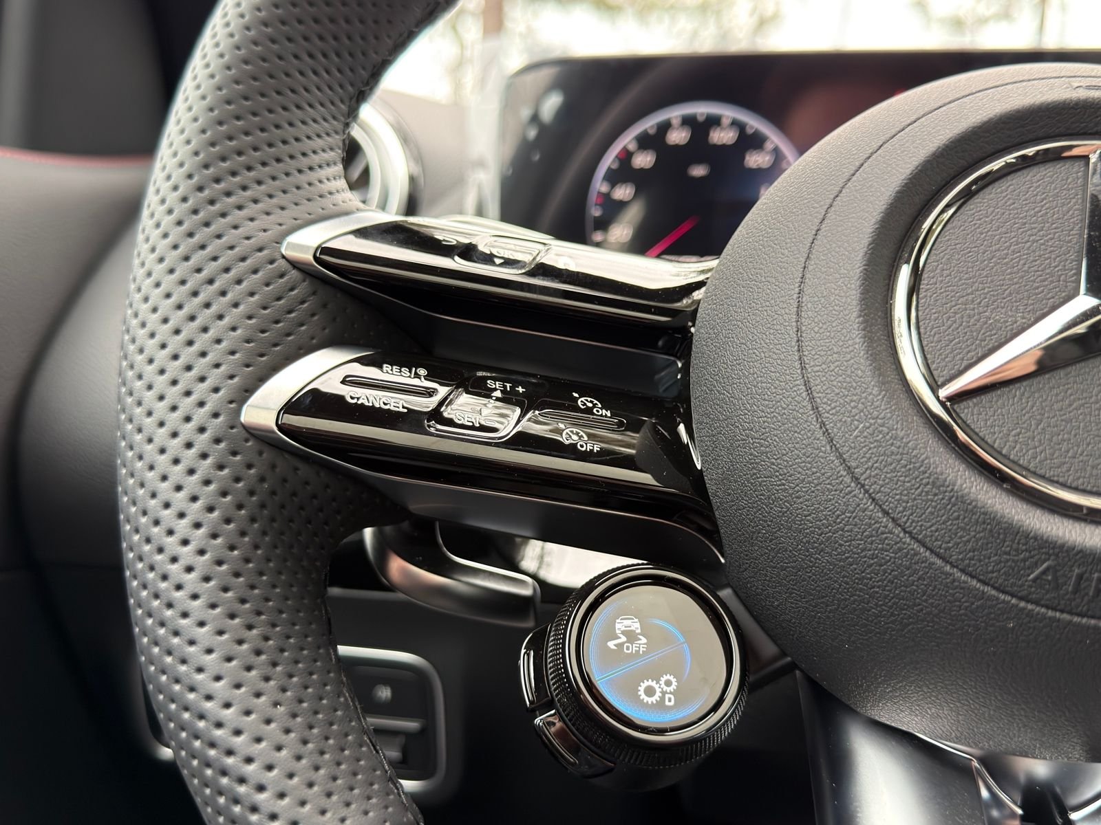 New 2026 MANUFAKTUR Alpine Gray Mercedes-Benz GLA 35 AMG® image 24