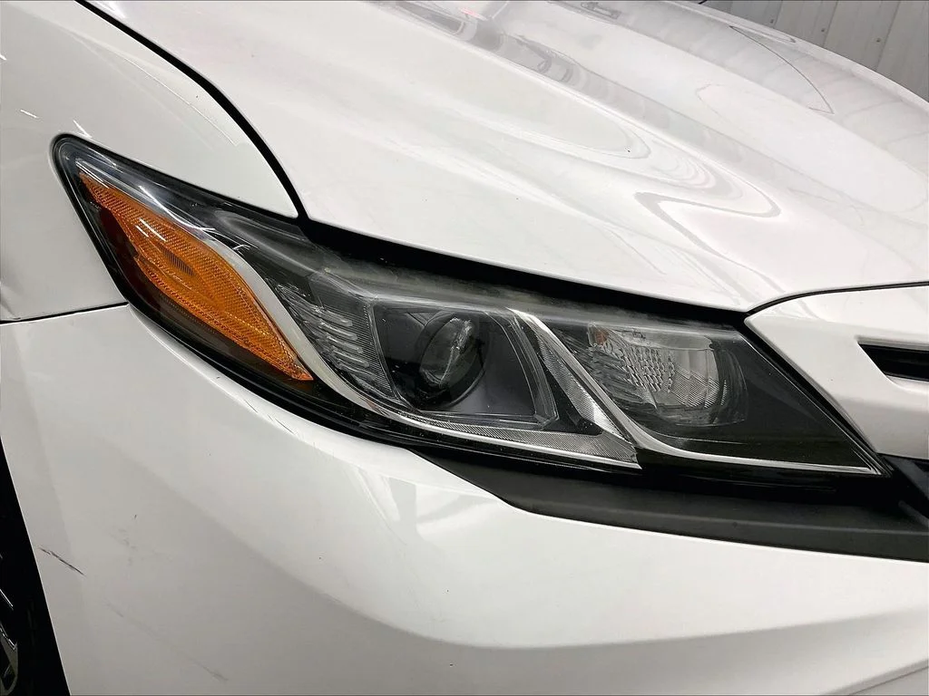 Used 2020 White Toyota SE image 33