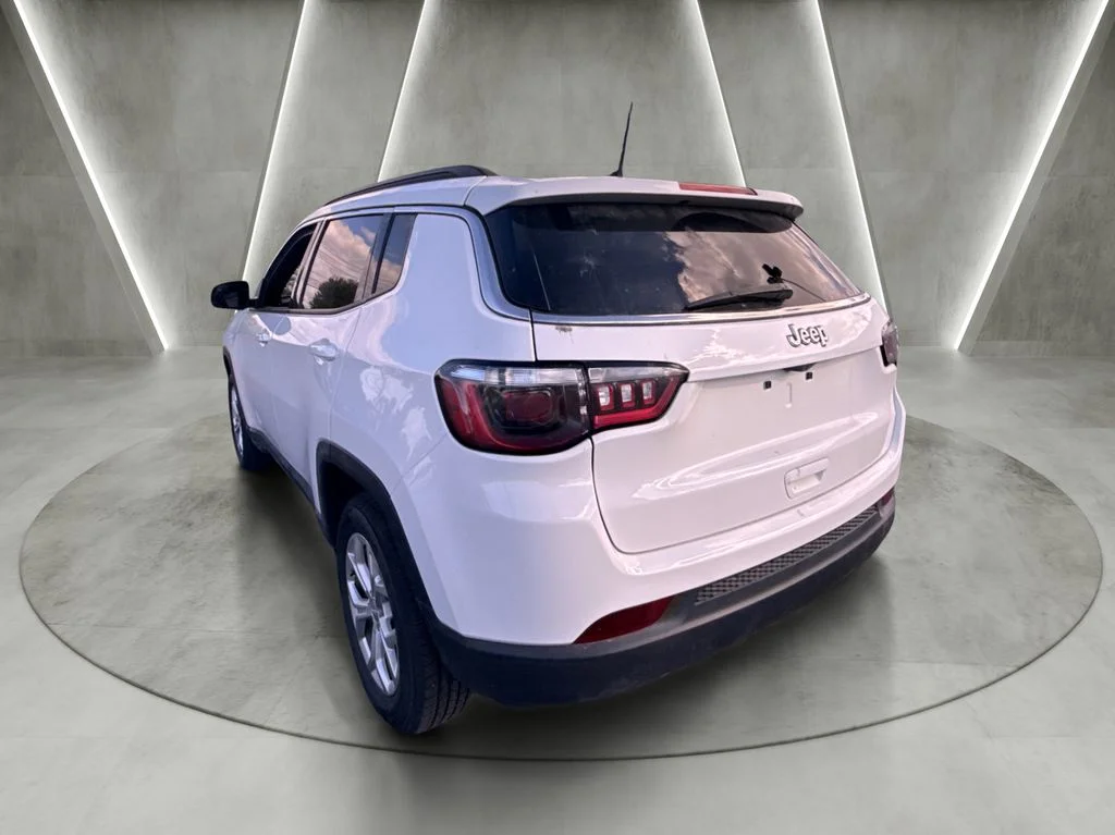 Used 2024 White Jeep Latitude image 5