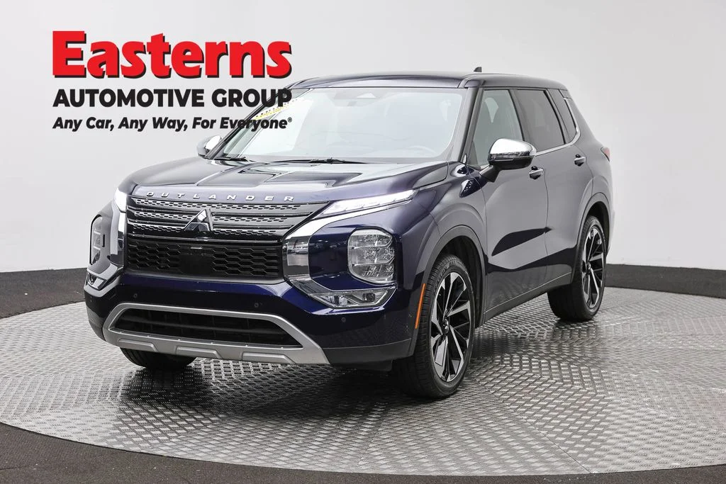 Used 2023 Blue Mitsubishi SE image 1