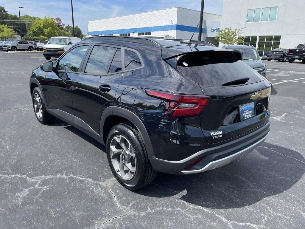 New 2026 Mosaic Black Metallic Chevrolet LT image 4