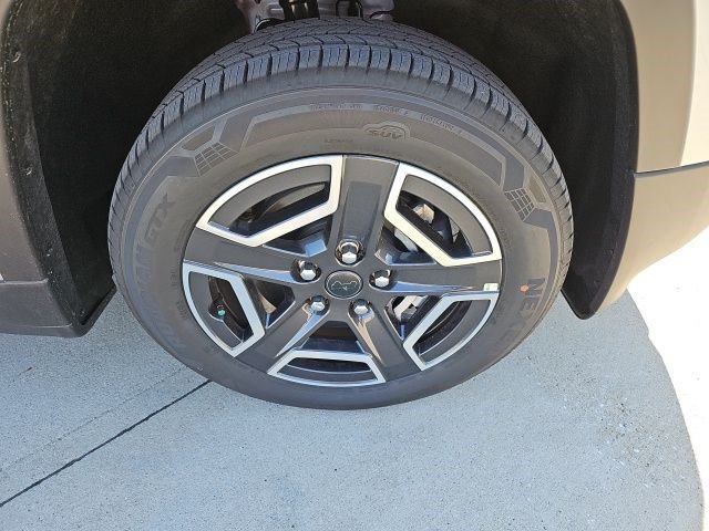 New 2026 Silver Zynith Clearcoat Jeep Laredo image 8