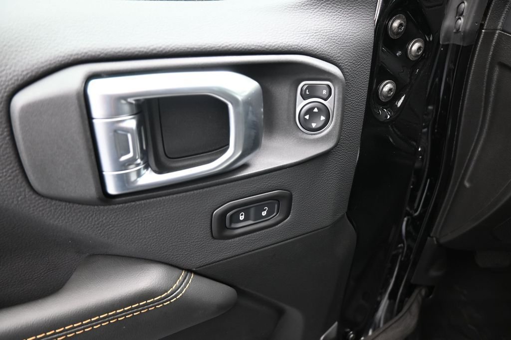 New 2026 Black Clear-Coat Exterior Paint Jeep Sahara image 13