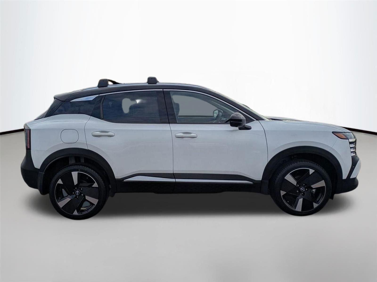 New 2026 Aspen White TriCoat / Super Black Two-tone Nissan SR image 5