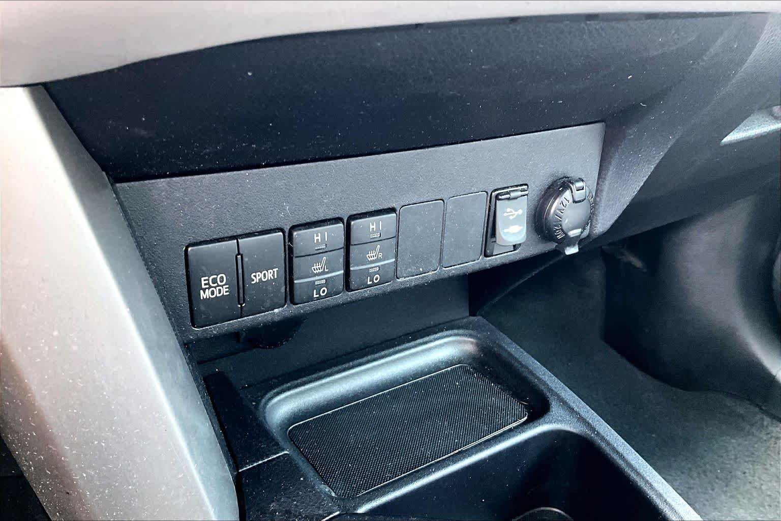 Used 2018 Black Toyota XLE image 32